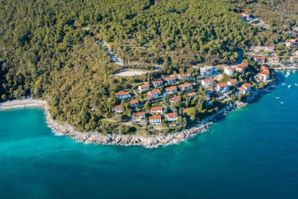 Apartment By The Sea- Santa Marina Rasa Экстерьер фото