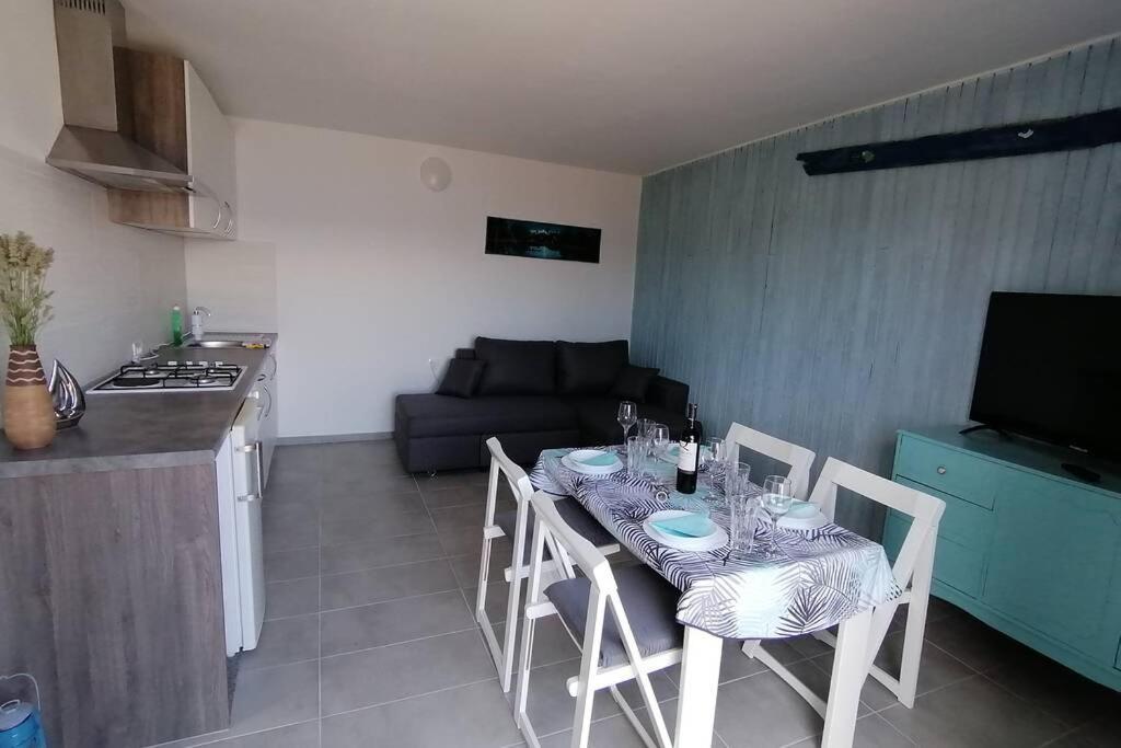 Apartment By The Sea- Santa Marina Rasa Экстерьер фото